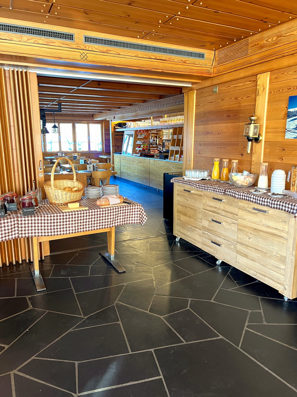 Das Frühstücksbuffet am Morgen