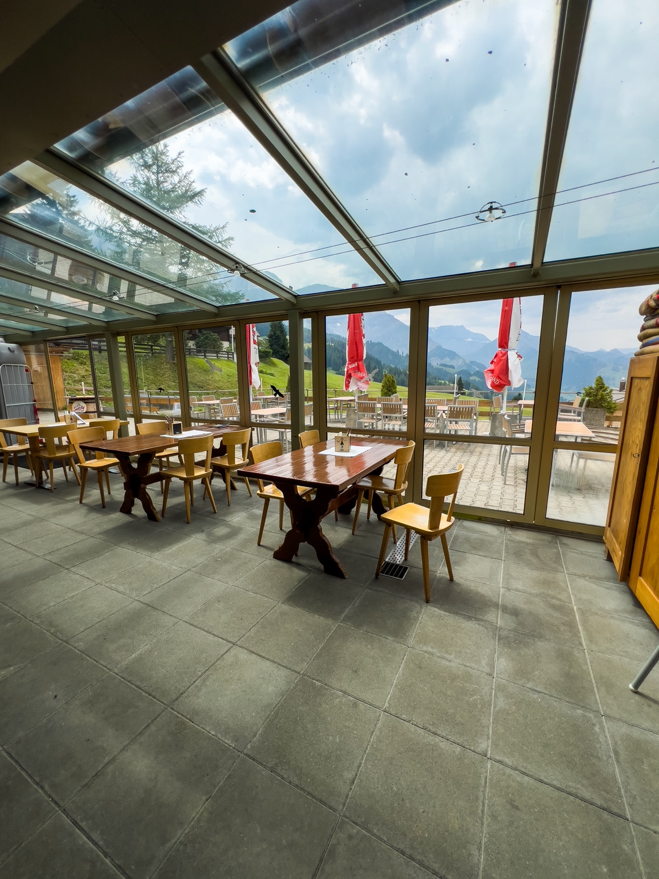 Der verglaste Wintergarten mit Aussicht